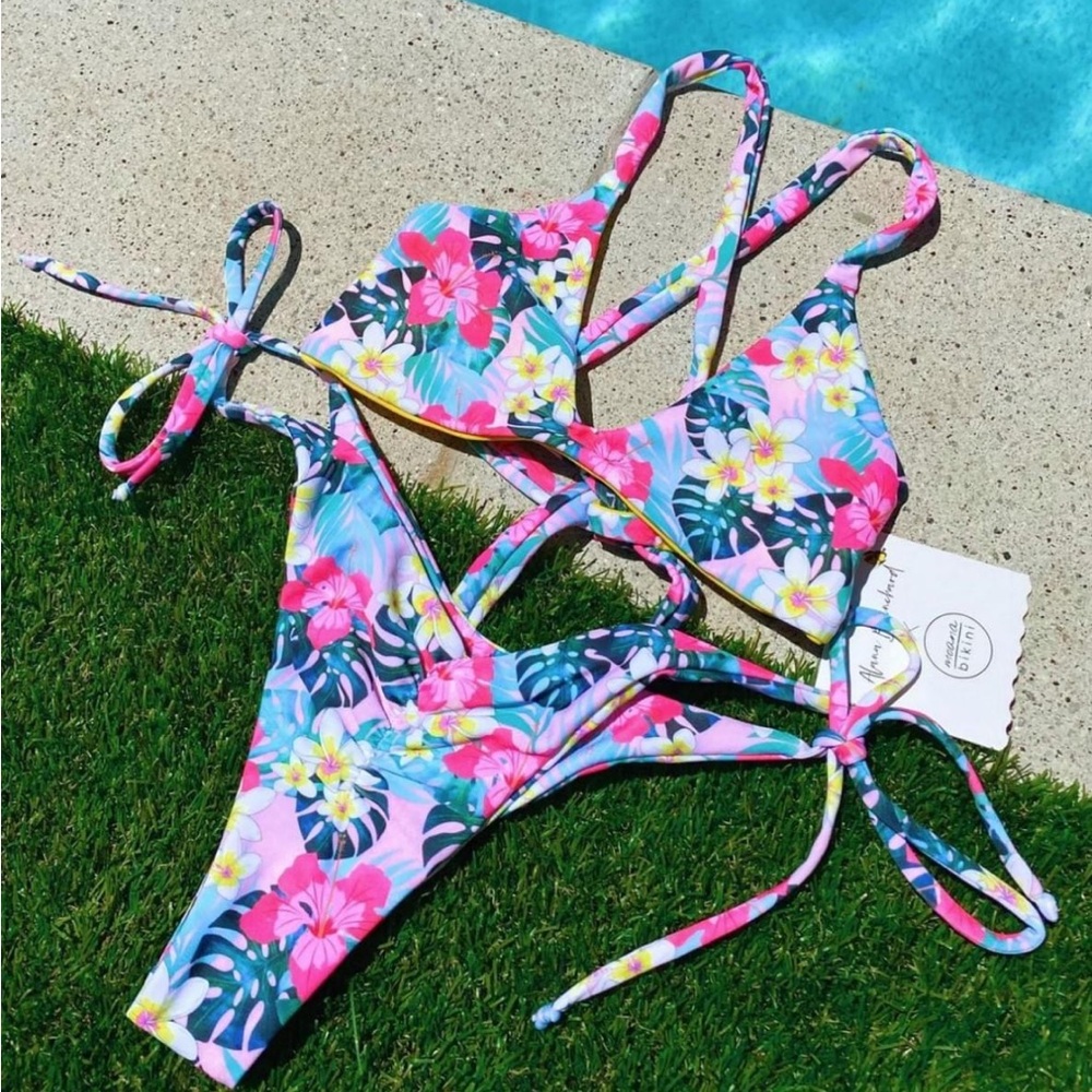 Moana Bikini Sunrise Top and Smoothie Bottom